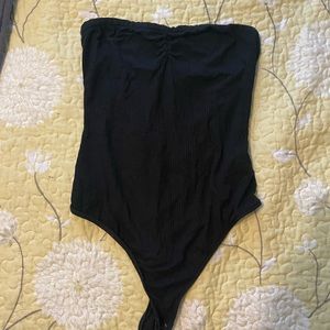 Strapless ribbed black bodysuit